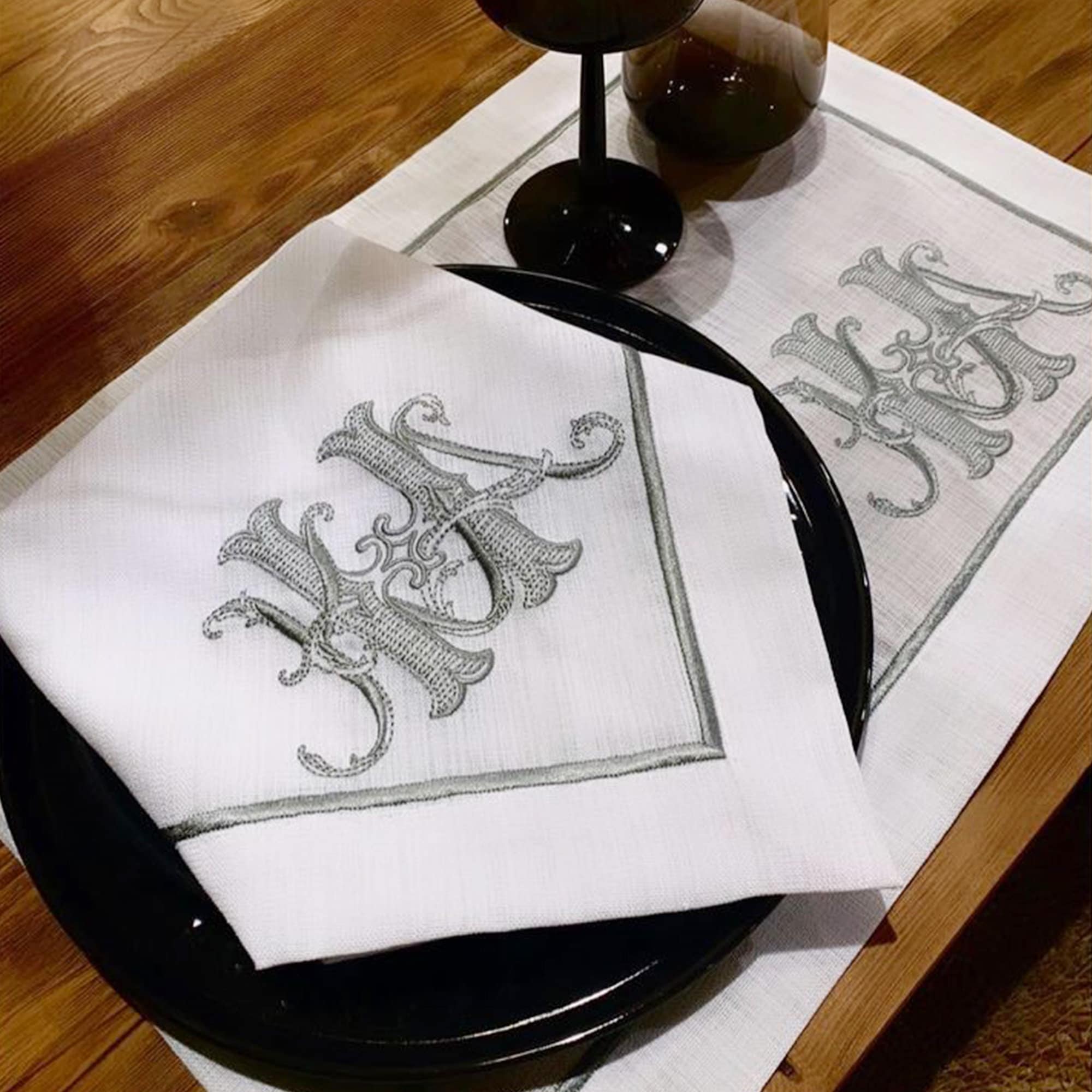 Personalized Embroidered Elegant Table Linen Overlapping Monograms