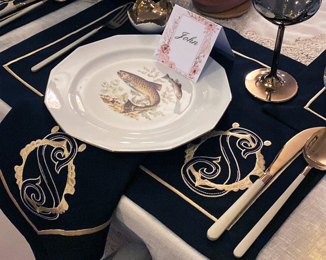 Personalized Embroidered Elegant Table Linen Overlapping Monograms