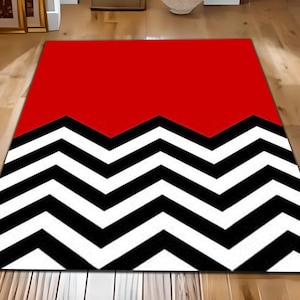 Könnte beinhalten: Ein roter und schwarzer Chevron-Teppich mit einer roten oberen Hälfte und einem schwarzen und weißen Chevron-Muster auf der unteren Hälfte.