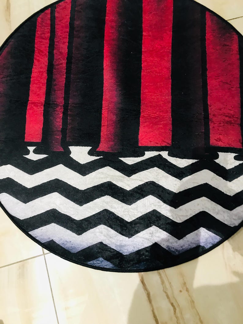 Twin Peaks Red Room Rug: Chevron Pattern Round Area Rug, Twin Peaks ...