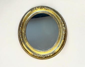 Vintage Art Nouveau mirror from the 1920s, very well preserved with floral decor, wooden frame covered in gold leaf, wall mirror
