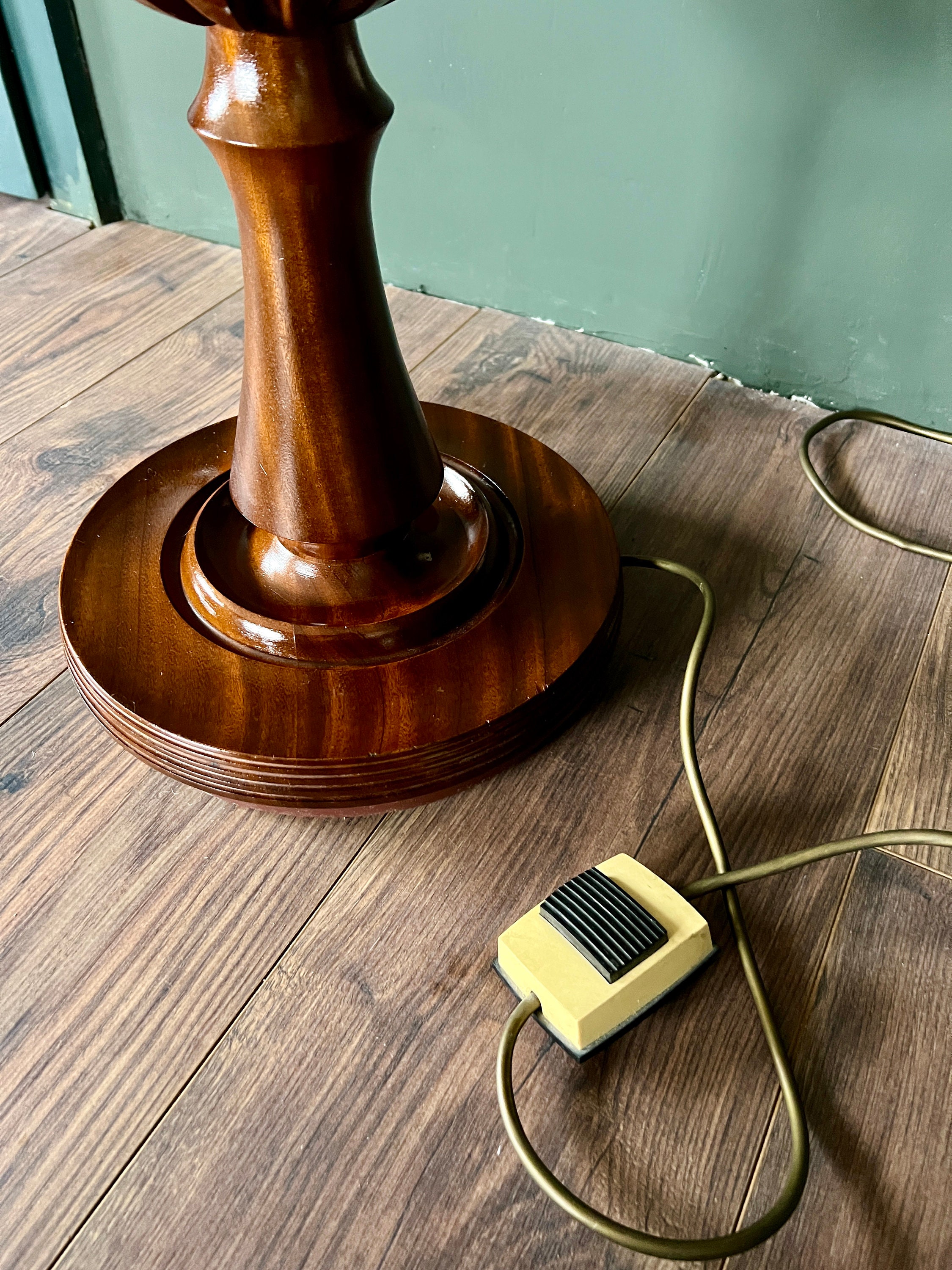 希少 ヴィンテージ スペースエイジ フロアランプ 照明 ミッドセンチュリー 希少！ヴィンテージのミッドセンチュリー/スペースエイジフロアランプ