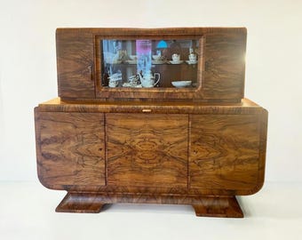 Aparador Art Déco con certificado de fabricación del año 1922. Madera maciza chapada con madera noble y encimera de mármol extraíble.