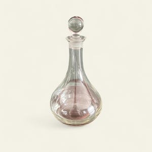 Mouth-blown mid-century decanter in a classic teardrop design. Very solidly crafted and in good condition.