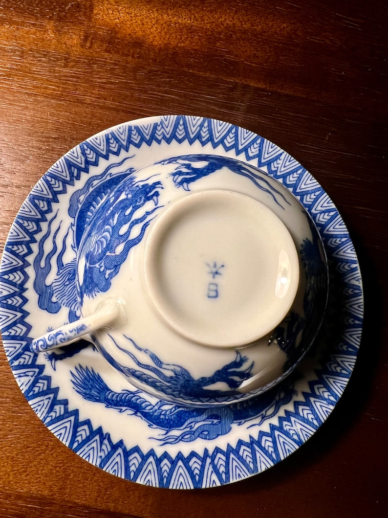 Vintage Teetasse und Untertasse aus japanischem Eierschalen Porzellan Nippon mit Drachenmotiv ca. 1930 Bild 3