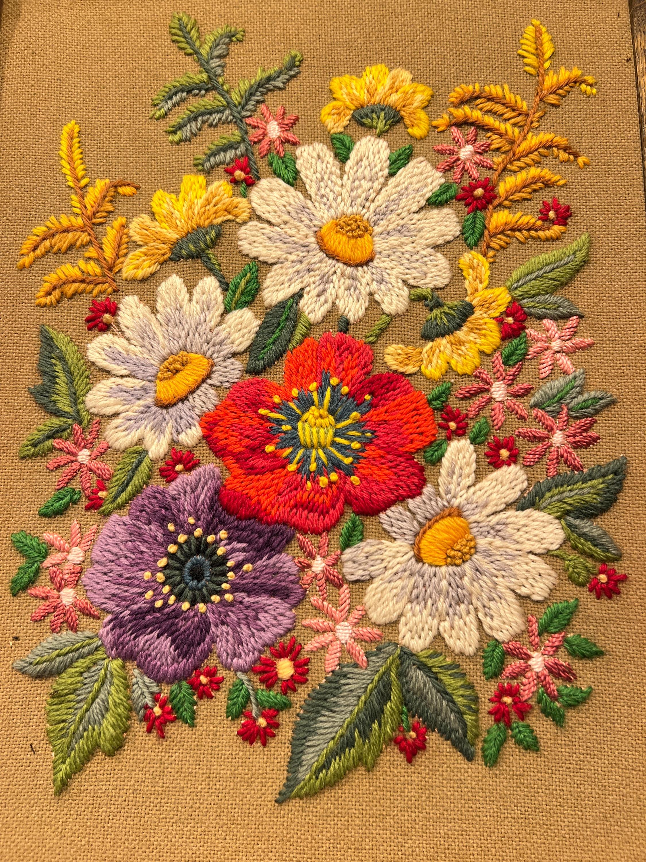 ヴィンテージ刺繍セット | 木製フレームの花モチーフ2点