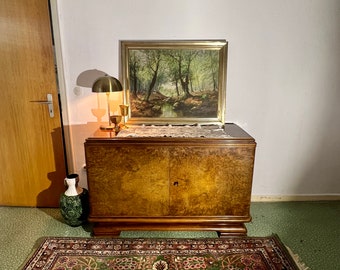 Art Déco Kommode von 1925. Ausgesprochen klar gezeichnet ohne viel Schnickschnack. Sideboard im Peaky Blinder Stil