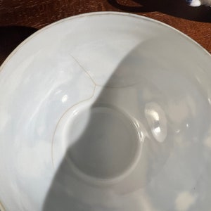 Vintage Teetasse und Untertasse aus japanischem Eierschalen Porzellan Nippon mit Drachenmotiv ca. 1930 Tasse mit Riss