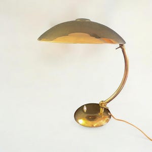 E. Hillebrand Bauhaus desk lamp model 7164, circa 1930s. High-gloss polished brass.