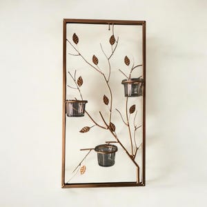 Windlicht Gitter aus Metall, gold lackiert mit Blätterranken. Balkondekoration rechteckig