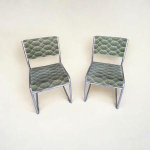 2 sedie cromate vintage anni &#39;70 | Design retrò | Rivestimento in tessuto verde | Sedie di metà secolo | Set di sedie Space Age