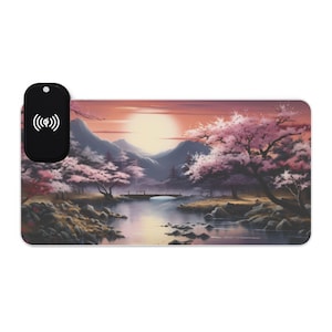 Peut inclure: Un paysage pittoresque avec une rivière, un pont et une chaîne de montagnes en arrière-plan. Au premier plan, un champ de cerisiers en fleurs roses. Le soleil se couche dans le ciel, projetant une lueur chaude sur la scène.