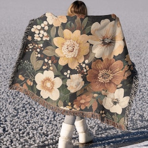 Woven Cotton Boho Blanket: Soft Cottagecore Floral Tapestry
