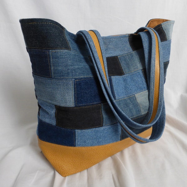 Soft tote bag Sac à main cousu main en jean recyclé style patchwork et vinyle jaune moutarde