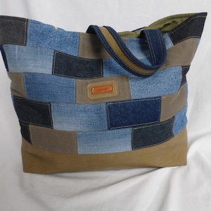 Soft tote bag Sac à main cousu main en jean recyclé style patchwork et vinyle vert olive