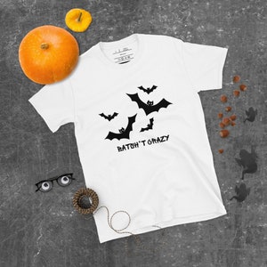 Śmieszna koszulka na Halloween, Batshit Crazy Tee, Humor na Halloween, Unisex Graphic Tee