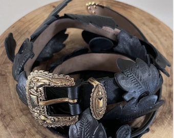 Alexander Mcqueen Cinturón floral de cuero negro