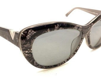 Valentino V109S 001 Black Gold Metal Cat Eyes Gray Sunglasses 50-18 135 Italy Valentino V109S 001 Black Gold Metal Cat Eyes Gray  main image 4