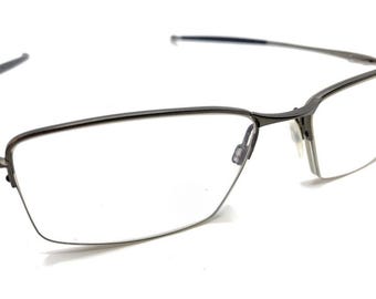 Montura de gafas Oakley Lizard OX5113-0656 de media montura metálica en color oliva satinado, talla 56-18, 135
