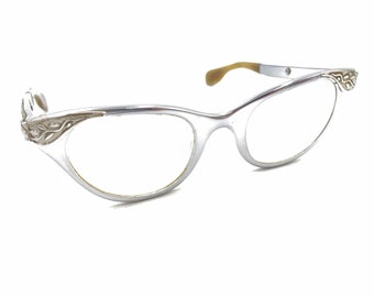 Tura Inc Vintage Silver Cat Eye Eyeglasses Frames 46-20 140 Designer Retro Women