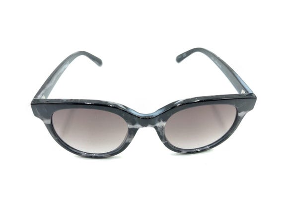 Frye & Co. SR0921 Women’s Cat Eye Marbled Purple Sunglasses Gradient UV400 Frye and Co SR0921 Black White Marble Sunglasses Gray Lens  main image 2