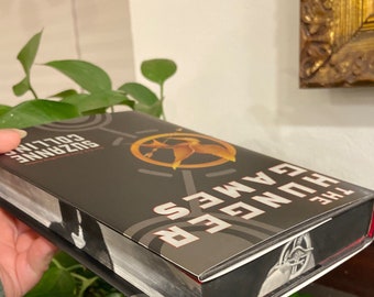 Hunger Games fore edge painting