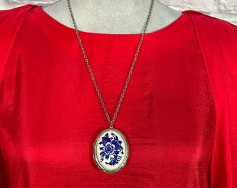 collier à pendentif médaillon camée de style chinoiserie vintage