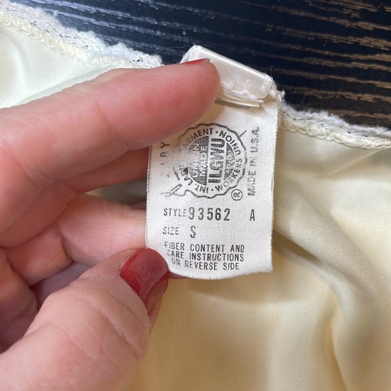 Vintage Victoria’s Secret house jacket with union… - image 7