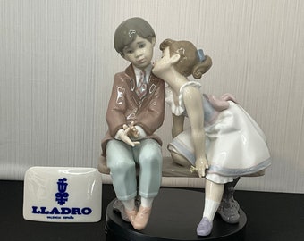 LLADROリヤドロ№5701Just A Little Kiss