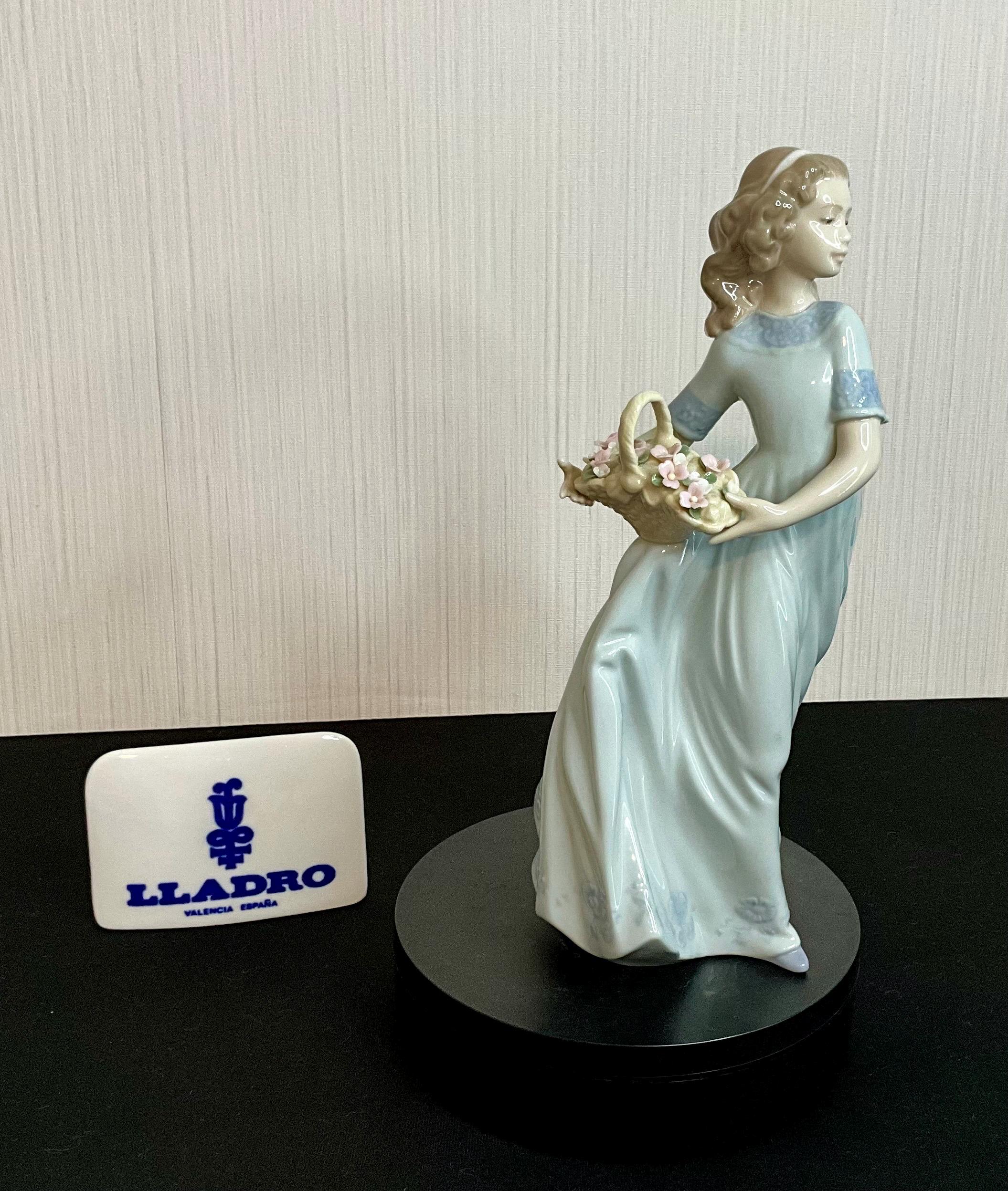 陶器人形　リヤドロ　06130 　SPRING ENCHANTMENT リヤドロ【LLADRO】「SPRING ENCHANTMENT」6130 箱有 美品 置物