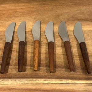 Vintage MCM Butter Cheese Knives Set Of 6 Stainless Dal USA Wooden Handles 1970’s