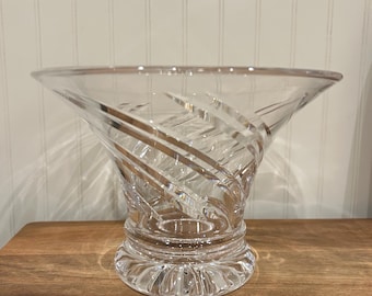 Cuenco vintage de cristal tallado con forma de espiral transparente