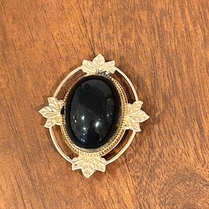 Nony New York Black Cabochon Button Cover – Gold Maple Leaf Filigree Victorian Revival