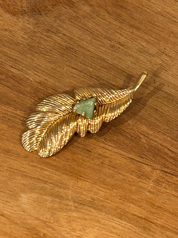 Vintage 1960s Gold Tone Textured Feather | Leaf Brooch With Prong