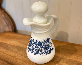 Vintage Avon Karafka Biały Mleczny Szklany Niebieski Kwiatowy Skin So Soft Olejek Kąpielowy Pusty