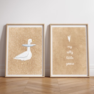 Arte de pared de ganso tonto, cartel de ganso beige canela con lavado de cal, arte de pared de vivero de ganso tonto, impresión de habitación para niños, impresión de guardería 2 carteles conjunto