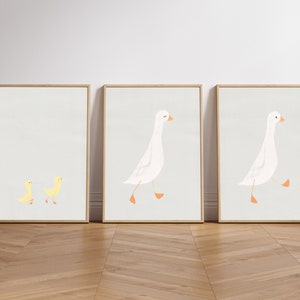 Arte de pared familiar de Silly Goose en color greige, lindo juego de pósteres para guardería con gansos, arte de pared de galería de Silly Goose en color greige, juego de impresiones Japandi con gansos 1 a 4, 30