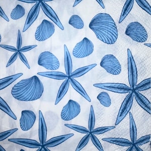 Seashells and starfish paper napkins.