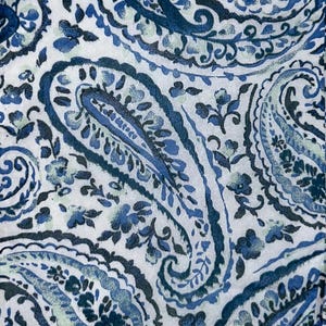 Blue paisley paper napkin/guest towel
