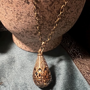 Crystal pendant cage necklace