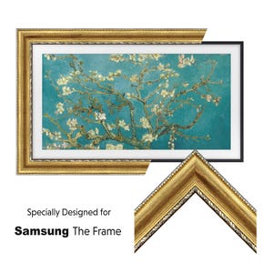 K&ouml;nnte beinhalten: Goldfarbener Rahmen mit einem Kunstwerk, das einen Baum mit wei&szlig;en Bl&uuml;ten vor t&uuml;rkisfarbenem Hintergrund zeigt. Der Rahmen ist verziert. Der Text "Specially Designed for Samsung The Frame" ist sichtbar.