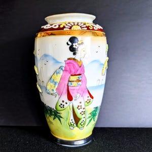 Vintage Japanese Vase Bone China Porcelain Hand-painted Japanese Vase with Beautiful Japanese Woman Oriental Pottery Asian Home Decor