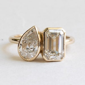 14K Solid Gold Pear Cut & Emerald Cut Moissanite Engagement Ring, Toi et Moi Bezel Promise Ring, Valentine&#39;s Day, Anniversary Gift for Her