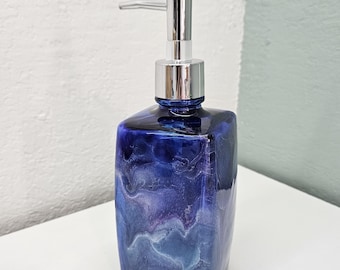 Dispensador de jabón de resina de vidrio vertida a mano / Botella decorativa para baño o cocina