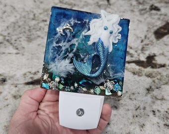 Handmade Resin Mermaid Night Light | Ocean Beach Coastal Decor (Dusk-to-Dawn Sensor)