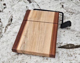 Cortador de queso de madera hecho a mano: arce, roble y caoba con mango de bronce