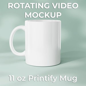 Puede incluir: Una taza de cerámica blanca con un asa curvada. La taza es de 312 ml y se muestra sobre un fondo verde claro con el texto "ROTATING VIDEO MOCKUP" y "11 oz Printify Mug".