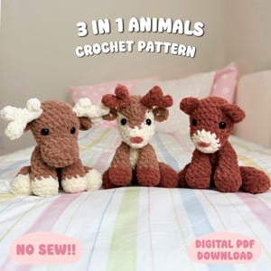 Op de afbeelding: Drie gehaakte knuffeldieren, bestaande uit een eland, een hert en een beer. De tekst luidt 3 IN 1 ANIMALS CROCHET PATTERN, NO SEW!! en DIGITAL PDF DOWNLOAD. Elk dier is gemaakt van zacht bruin en crèmekleurig garen met zwarte veiligheidsoogjes.