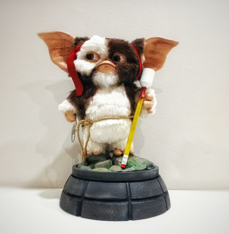 Figurine Gizmo Rambo à fourrure de 26 cm, jouet imprimé 3D inspiré des Gremlins, statue en peluche Gizmo réaliste, cadeau pour les fans de Mogwai image 3