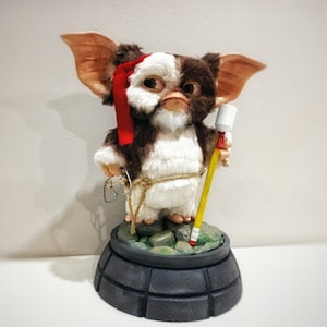 Figurine Gizmo Rambo à fourrure de 26 cm, jouet imprimé 3D inspiré des Gremlins, statue en peluche Gizmo réaliste, cadeau pour les fans de Mogwai image 1